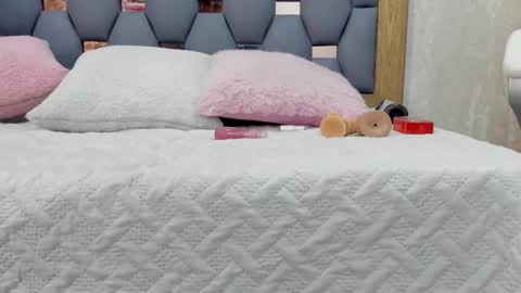 Snapshot of violeet_gray chatting on March 8, 11:37 am violeet_gray online show from March 8, 11:37 am