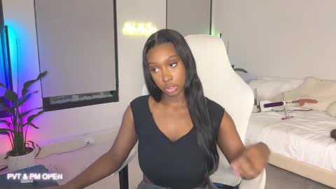 Snapshot of violet6xft chatting on January 25, 12:48 am Fantasy Black Girl online show from January 25, 12:48 am
