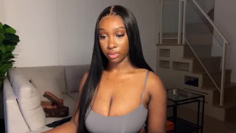 Snapshot of violet6xft chatting on October 19, 11:15 am Fantasy Black Girl online show from October 19, 11:15 am