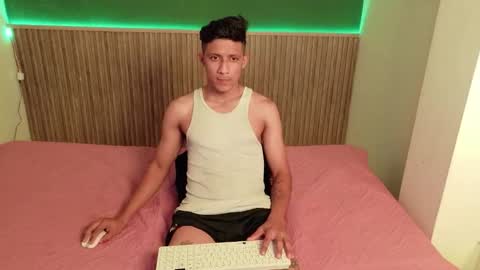 violet_and_dylan online show from December 21, 12:11 pm