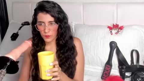 Violet online show from October 18, 7:18 pm