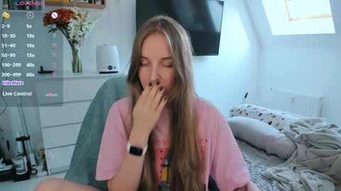 Violet online show from April 6, 1:34 pm