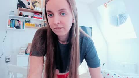 Violet online show from May 6, 1:50 pm