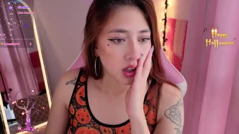 Snapshot of violet_ch chatting on October 9, 6:24 pm violet online show from October 9, 6:24 pm
