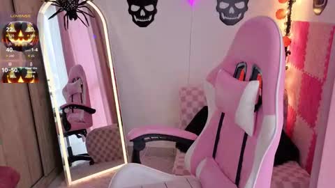 violet online show from October 29, 7:03 pm