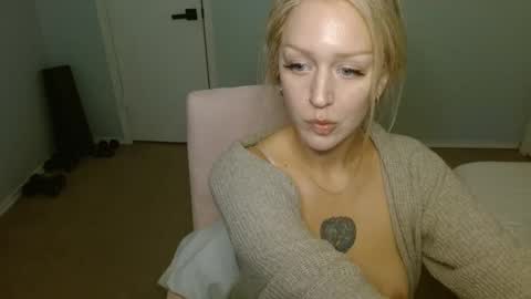 violet_winter97 online show from January 23, 5:13 am