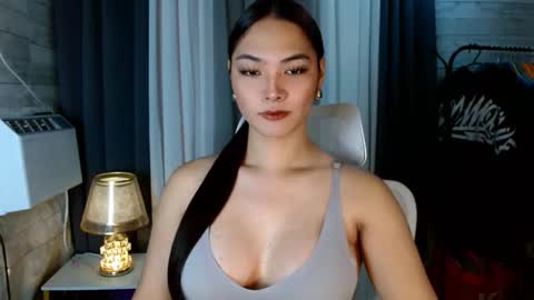 Snapshot of violetasha chatting on October 17, 7:01 am violet online show from October 17, 7:01 am