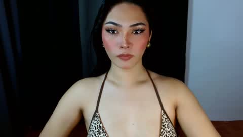 Snapshot of violetasha chatting on January 31, 8:32 am violet online show from January 31, 8:32 am