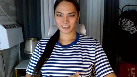 Snapshot of violetasha chatting on October 10, 12:49 am violet online show from October 10, 12:49 am