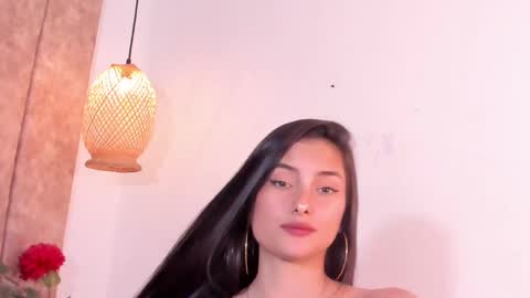 Snapshot of violethilton chatting on February 27, 11:04 pm violeth online show from February 27, 11:04 pm