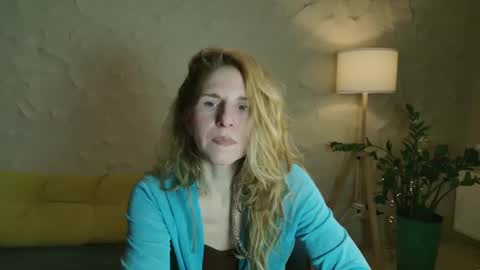 Violet  next stream December 6 online show from March 3, 9:15 pm