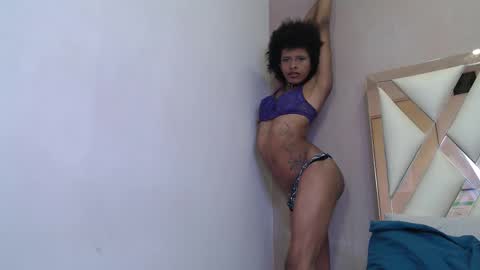 V I O L E T T E  online show from February 4, 10:02 pm