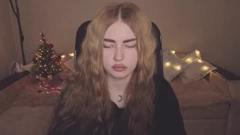 ViolettaOtis online show from December 18, 12:33 pm