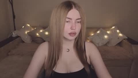 ViolettaOtis online show from November 17, 12:19 pm