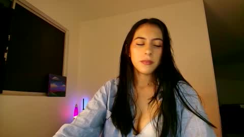 Violetta....Follow me in Twitter... online show from December 23, 3:56 am