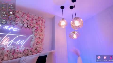 Snapshot of violettcastel chatting on September 21, 8:13 pm Violett Castel online show from September 21, 8:13 pm