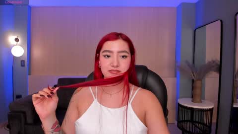 Snapshot of violettcastel chatting on February 17, 7:23 pm Violett Castel online show from February 17, 7:23 pm
