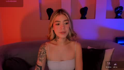 Violett  online show from May 5, 9:04 am