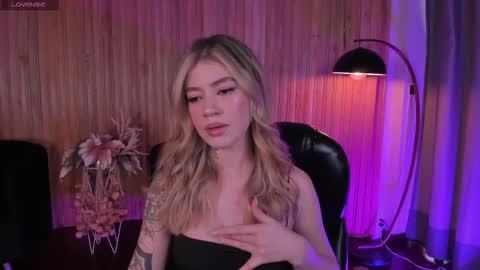 Violett  online show from November 12, 7:38 pm