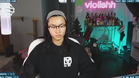 Snapshot of violishh chatting on December 18, 8:03 pm follow me on twitter violishh and ig violishh  online show from December 18, 8:03 pm