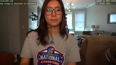 Snapshot of violishh chatting on February 20, 7:19 pm follow me on twitter violishh and ig violishh  online show from February 20, 7:19 pm