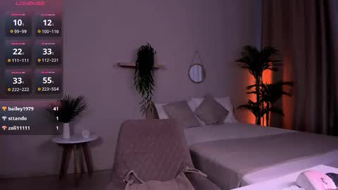 Snapshot of viollet_vi chatting on October 14, 7:33 am Via online show from October 14, 7:33 am