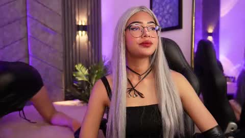 viollettebylyly online show from September 15, 12:06 pm