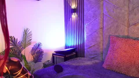 viollettebylyly online show from April 16, 12:16 pm