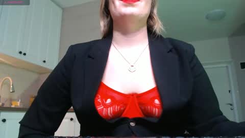 Snapshot of vip_juicy chatting on February 14, 3:15 pm VelvettTime online show from February 14, 3:15 pm
