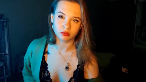 Snapshot of virgiehackney chatting on October 21, 12:21 pm Mia online show from October 21, 12:21 pm
