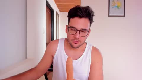 Snapshot of vito_ferrero chatting on October 17, 3:49 pm Vito Ferrer online show from October 17, 3:49 pm