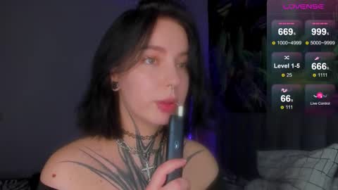 Snapshot of vivi__squirrel chatting on September 9, 1:27 am Vivi online show from September 9, 1:27 am
