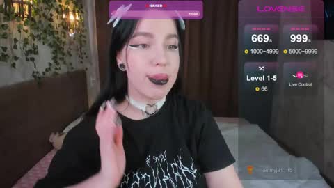 Snapshot of vivi__squirrel chatting on February 21, 6:40 am Vivi online show from February 21, 6:40 am