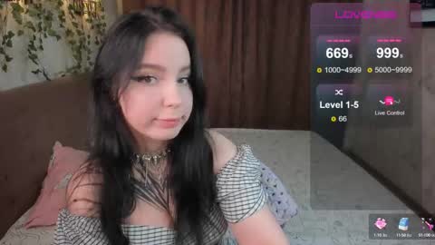 Snapshot of vivi__squirrel chatting on March 5, 10:43 pm Vivi online show from March 5, 10:43 pm