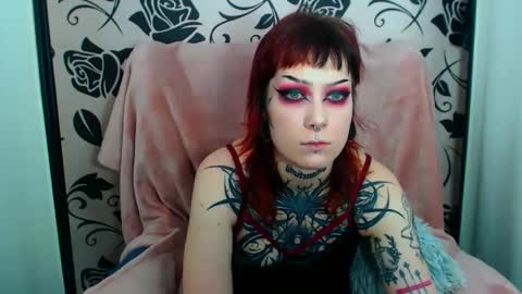 ViviaDarc online show from January 6, 4:55 pm