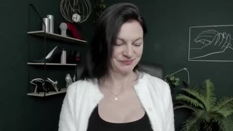 Vivian online show from February 23, 7:43 am