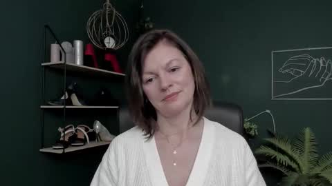 Vivian online show from November 25, 8:13 am