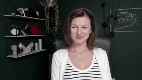 Vivian online show from September 18, 7:01 am