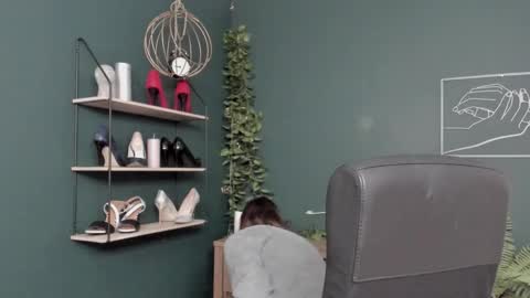 Vivian online show from November 28, 8:43 am