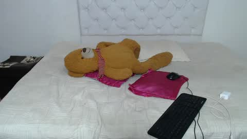 instagram Viviana73215 online show from April 29, 12:10 pm