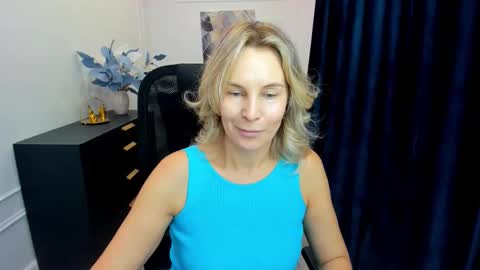 Snapshot of vivianlirei chatting on September 27, 11:41 am Sinti online show from September 27, 11:41 am