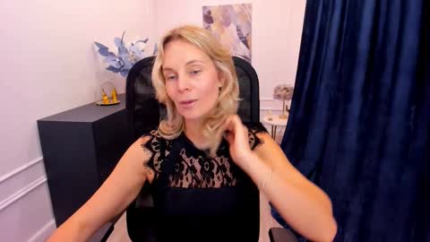Snapshot of vivianlirei chatting on September 25, 11:50 am Sinti online show from September 25, 11:50 am