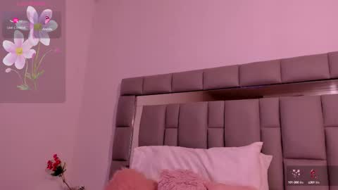 Snapshot of vivianne_scott chatting on October 9, 12:10 pm Vivi online show from October 9, 12:10 pm