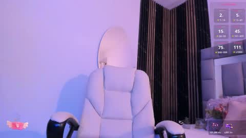 Snapshot of vivianne_scott chatting on October 20, 12:10 pm Vivi online show from October 20, 12:10 pm