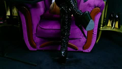 Vivian Reeve online show from April 6, 5:41 am