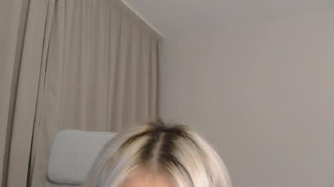 vivianwinters online show from November 16, 9:17 pm