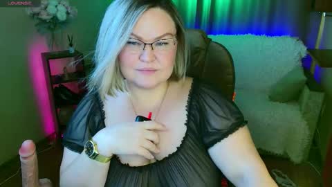 Snapshot of vivien__wet chatting on September 24, 11:06 am Vivien online show from September 24, 11:06 am