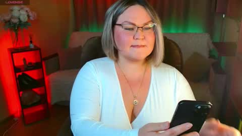 Snapshot of vivien__wet chatting on September 12, 1:24 pm Vivien online show from September 12, 1:24 pm