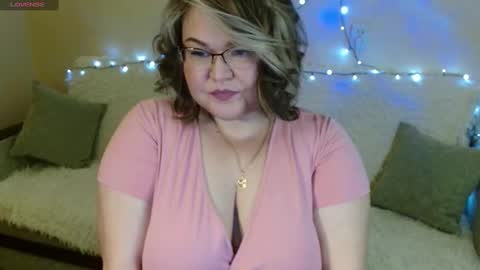 Snapshot of vivien__wet chatting on February 4, 8:06 pm Vivien online show from February 4, 8:06 pm