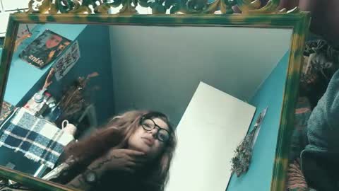 viviendarkbloom online show from June 12, 1:54 pm